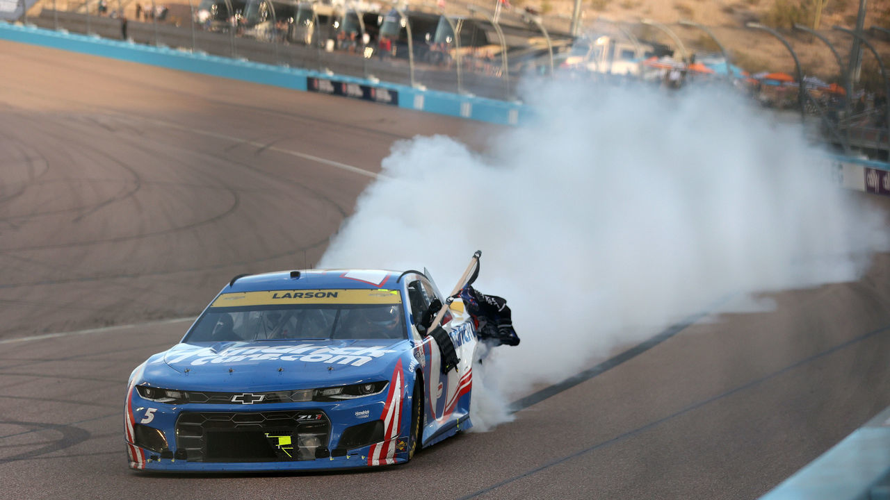 AVONDALE, ARIZONA - NOVEMBER 07: Kyle Larson, driver of the #5 HendrickCars.com Chevrolet, celebrates with a burnout after winning the NASCAR Cup Series Championship at Phoenix Raceway on November 07, 2021 in Avondale, Arizona.