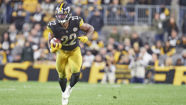 PITTSBURGH, PA - OCTOBER 17: Pittsburgh Steelers running back Najee Harris (22) runs with the ball during the NFL football game between the Seattle Seahawks and the Pittsburgh Steelers on October 17, 2021 at Heinz Field in Pittsburgh, PA.