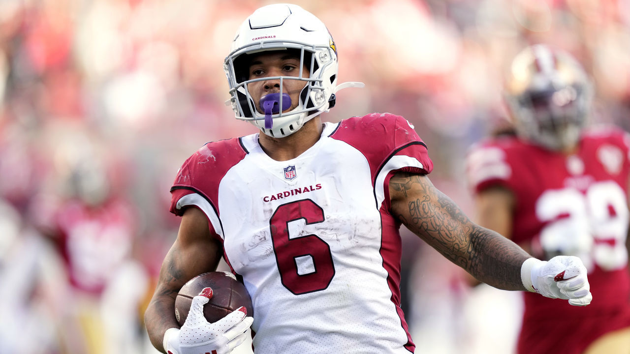 SANTA CLARA, CALIFORNIA - NOVEMBER 07: James Conner #6 of the Arizona Cardinals runs the ball for a touchdown during the third quarter against the San Francisco 49ers at Levi's Stadium on November 07, 2021 in Santa Clara, California.