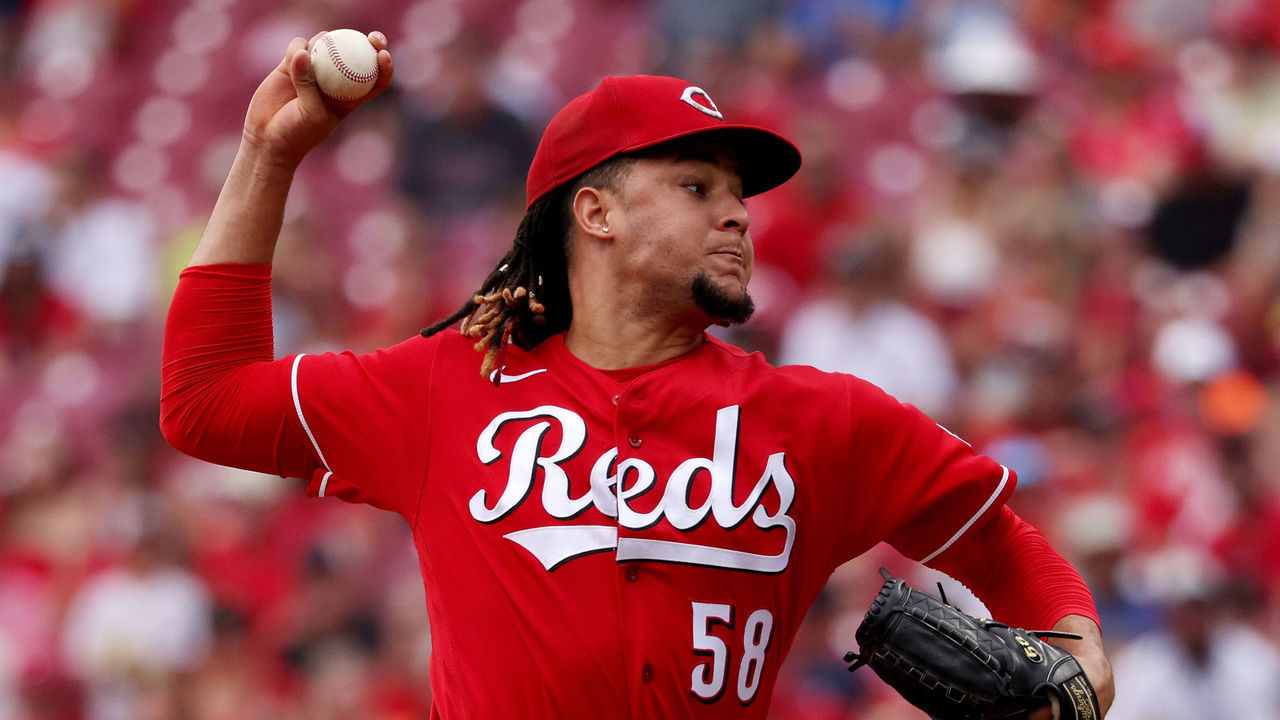 CINCINNATI, OHIO - SEPTEMBER 05: Luis Castillo #58 of the Cincinnati Reds pitches in the first inning against the Detroit Tigers at Great American Ball Park on September 05, 2021 in Cincinnati, Ohio.