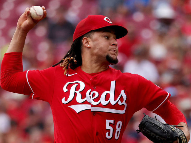 CINCINNATI, OHIO - SEPTEMBER 05: Luis Castillo #58 of the Cincinnati Reds pitches in the first inning against the Detroit Tigers at Great American Ball Park on September 05, 2021 in Cincinnati, Ohio.