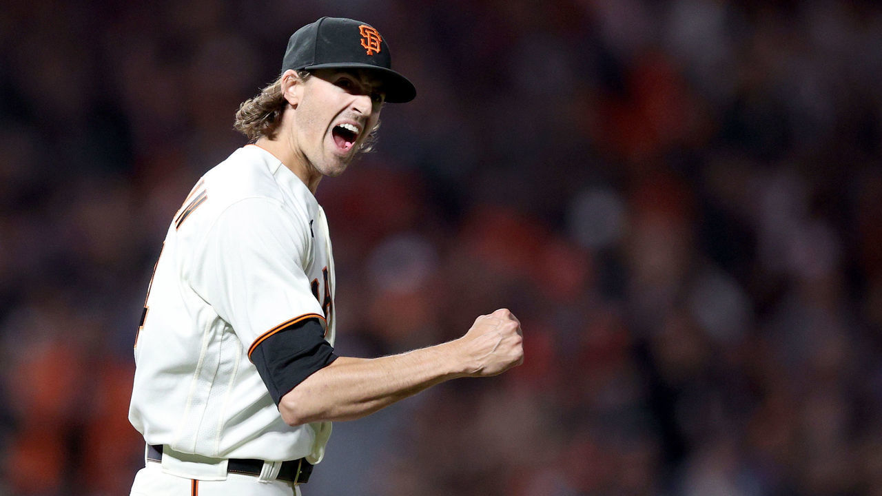 SAN FRANCISCO, CALIFORNIA - OCTOBER 09: Kevin Gausman #34 of the San Francisco Giants reacts in the fourth inning against the Los Angeles Dodgers during Game 2 of the National League Division Series at Oracle Park on October 09, 2021 in San Francisco, California.