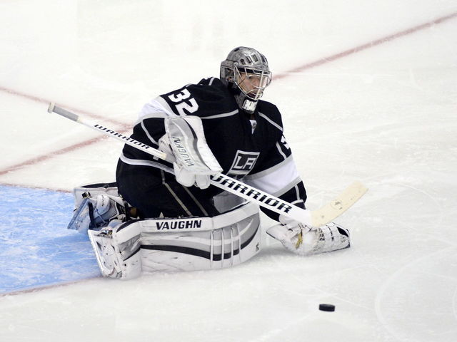 Kings' Jones replaces Jonathan Quick for the start of the 2nd period in Game 4