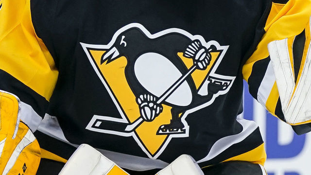 PITTSBURGH, PA - APRIL 24: Pittsburgh Penguins goaltender Casey DeSmith (1) tends net during the first period in the NHL game between the Pittsburgh Penguins and the New Jersey Devils on April 24, 2021, at PPG Paints Arena in Pittsburgh, PA.