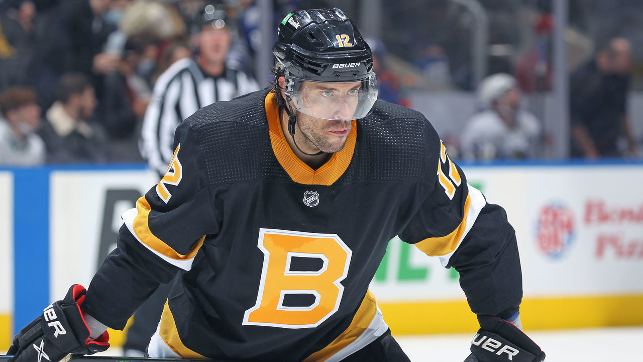 TORONTO, ON - NOVEMBER 6: Craig Smith #12 of the Boston Bruins waits for a faceoff against the Toronto Maple Leafs during an NHL game at Scotiabank Arena on November 6, 2021 in Toronto, Ontario, Canada. The Maple Leafs defeated the Bruins 5-2.
