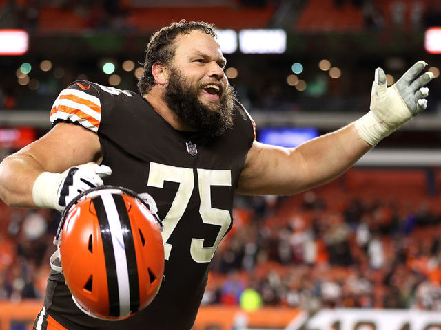 Browns, G Joel Bitonio Agree On Extension