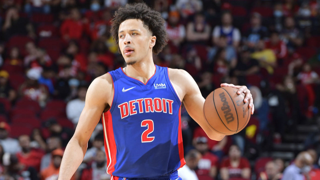 HOUSTON, TX - NOVEMBER 10: Cade Cunningham #2 of the Detroit Pistons drives against the Houston Rockets on November 10, 2021 at Toyota Center in Houston, Texas. Mandatory Copyright Notice: Copyright 2021 NBAE