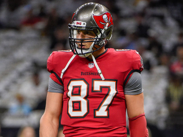 Buccaneers tight end Rob Gronkowski retires for second time