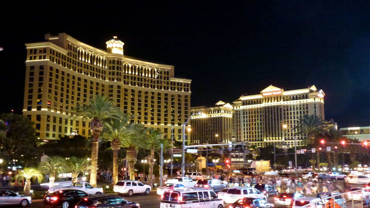 View of the hotel and casino Bellagio (L) and Caesars Palace (R) on Las Vegas Boulevard in Las Vegas, USA, 24 August 2013. Photo: Alexandra Schuler | usage worldwide