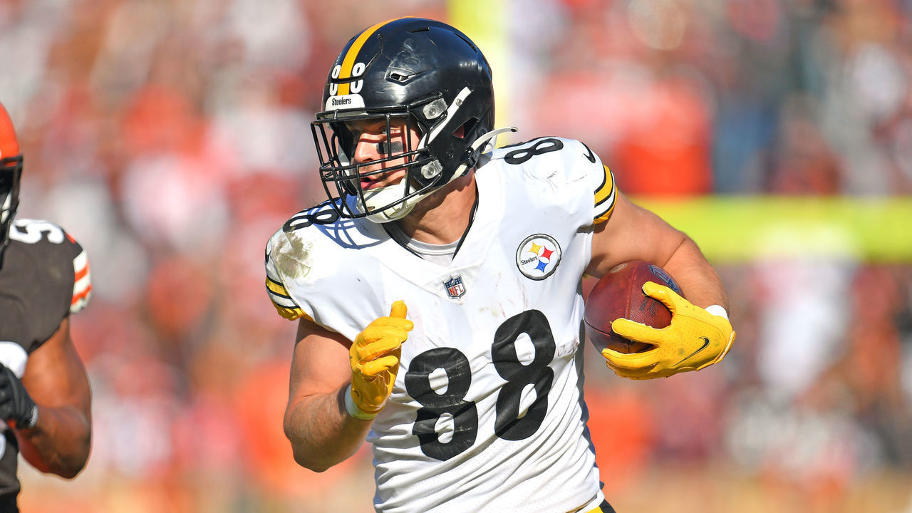 CLEVELAND, OHIO - OCTOBER 31: Tight end Pat Freiermuth #88 of the Pittsburgh Steelers runs for a gain during the second half against the Cleveland Browns at FirstEnergy Stadium on October 31, 2021 in Cleveland, Ohio. The Steelers defeated the Browns 15-10.