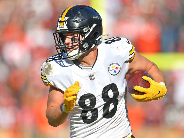 CLEVELAND, OHIO - OCTOBER 31: Tight end Pat Freiermuth #88 of the Pittsburgh Steelers runs for a gain during the second half against the Cleveland Browns at FirstEnergy Stadium on October 31, 2021 in Cleveland, Ohio. The Steelers defeated the Browns 15-10.