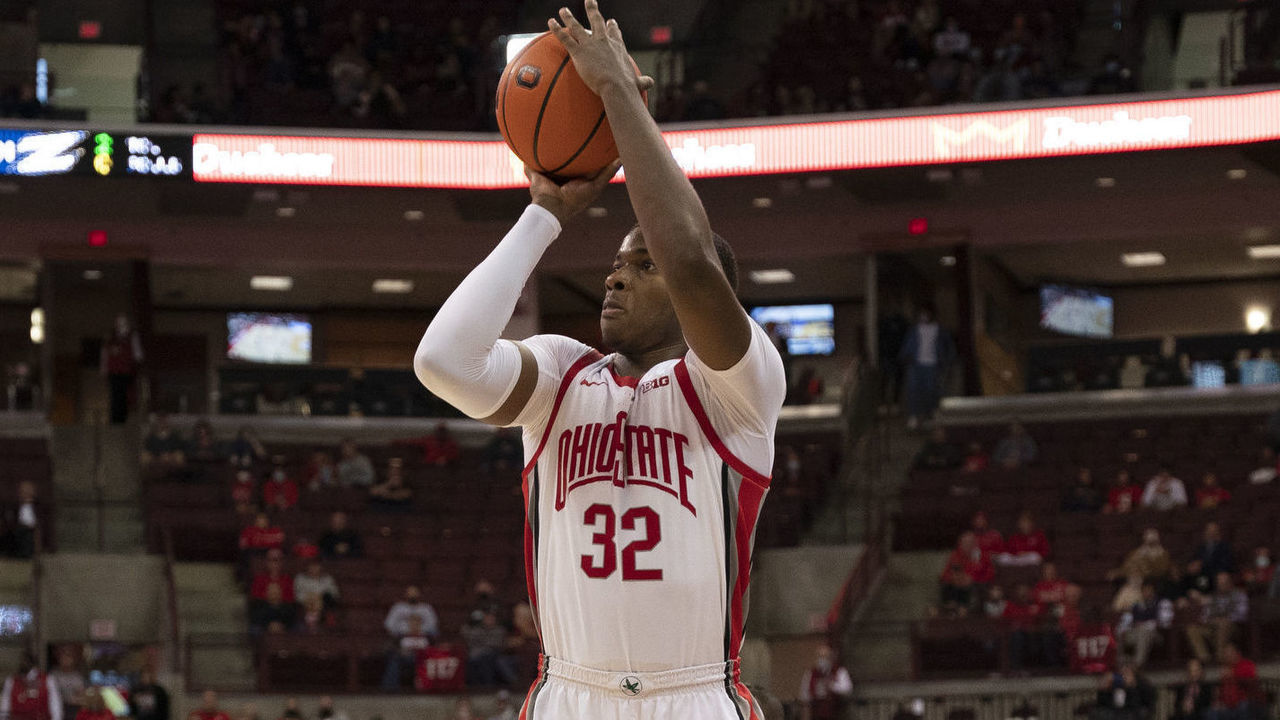 COLUMBUS, OH - NOVEMBER 09: Ohio State Buckeyes forward E.J. Liddell #32 shoots the ball during the game between the Ohio State Buckeyes and the Akron Zips at Value City Arena in Columbus, Ohio on November 9, 2021.