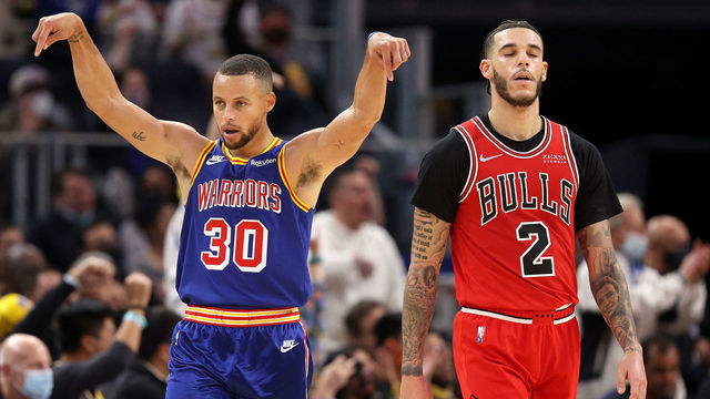 SAN FRANCISCO, CALIFORNIA - NOVEMBER 12: Stephen Curry #30 of the Golden State Warriors reacts after Andrew Wiggins #22 of the Golden State Warriors made a basket against the Chicago Bulls in the second half at Chase Center on November 12, 2021 in San Francisco, California. NOTE TO USER: User expressly acknowledges and agrees that, by downloading and/or using this photograph, User is consenting to the terms and conditions of the Getty Images License Agreement.