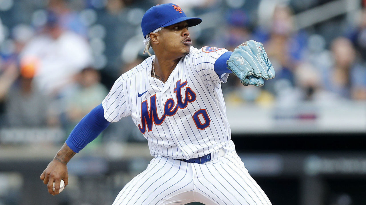 NEW YORK, NEW YORK - SEPTEMBER 28: Marcus Stroman #0 of the New York Mets pitches in the first inning against the Miami Marlins at Citi Field on September 28, 2021 in New York City.