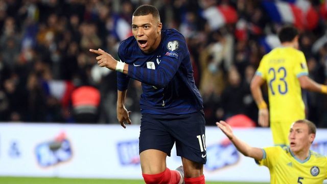 France's forward Kylian Mbappe (L) celebrates after scoring a goal during the FIFA World Cup 2022 qualification football match between France and Kazhakstan at the Parc des Princes stadium in Paris, on November 13, 2021.