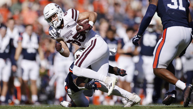 AUBURN, AL - NOVEMBER 13: Mississippi State Bulldogs wide receiver Austin Williams (85) runs with the ball after catching a pass during a college football game against the Auburn Tigers on Nov. 13, 2021 at Jordan-Hare Stadium in Auburn, Alabama.