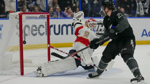 TAMPA, FL - NOVEMBER 13: Tampa Bay Lightning center Brayden Point (21) scores the game winner in 3v3 OTduring the NHL Hockey match between the Tampa Bay Lightning and Florida Panthers on November 13th, 2021 at Amalie Arena in Tampa, FL.