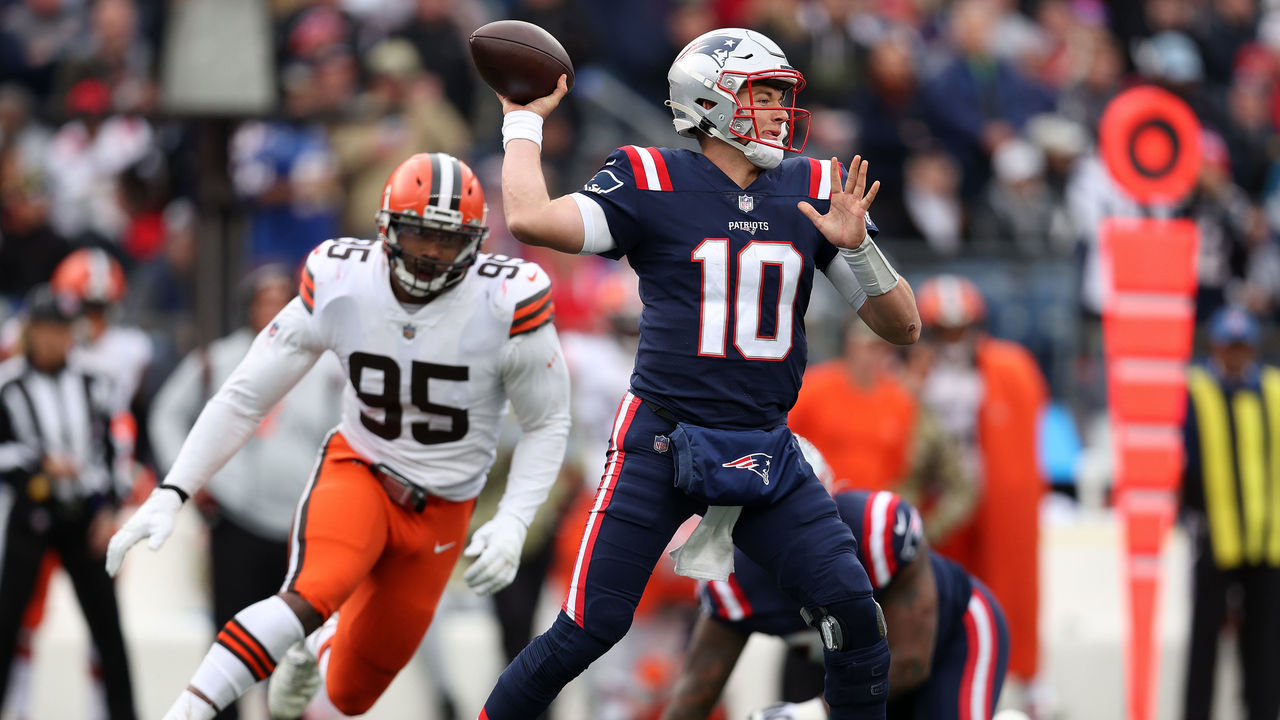 Jones tosses 3 TDs, Mayfield hurt as Pats beat Browns 45-7 - The San Diego  Union-Tribune