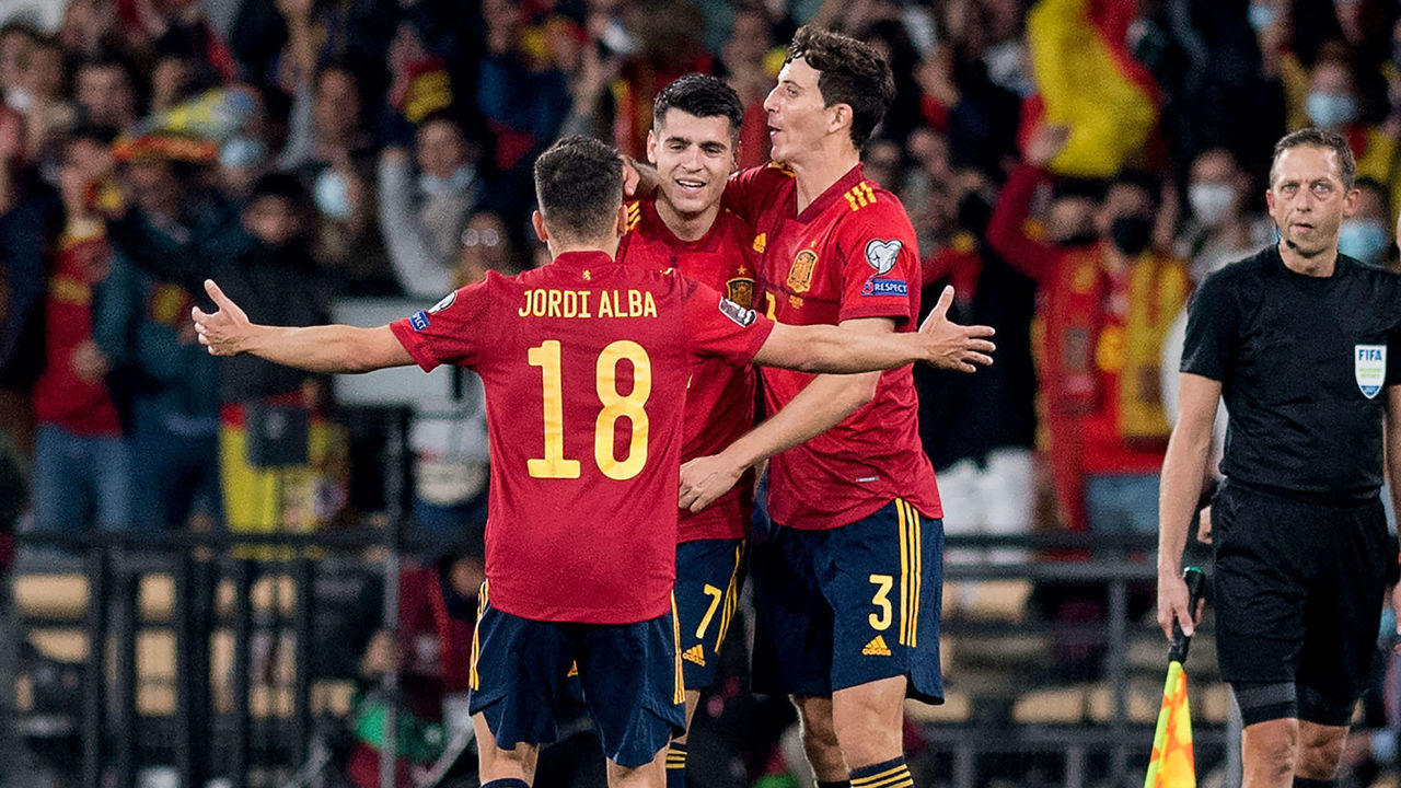 Spain's forward Alvaro Morata (C) celebrates with teammates after scoring his team's first goal during the FIFA World Cup Qatar 2022 qualification group B football match between Spain and Sweden, at La Cartuja Stadium in Seville, on November 14, 2021.