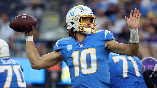 INGLEWOOD, CALIFORNIA - NOVEMBER 14: Justin Herbert #10 of the Los Angeles Chargers throws a pass during the second half of the game against the Minnesota Vikings at SoFi Stadium on November 14, 2021 in Inglewood, California.