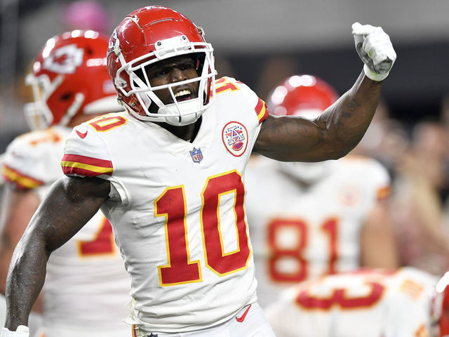 LAS VEGAS, NEVADA - NOVEMBER 14: Tyreek Hill #10 reNoah Gray #83 reacts after getting a touchdown with teammate Blake Bell #81 of the Kansas City Chiefs during the second half in the game against the Las Vegas Raiders at Allegiant Stadium on November 14, 2021 in Las Vegas, Nevada.