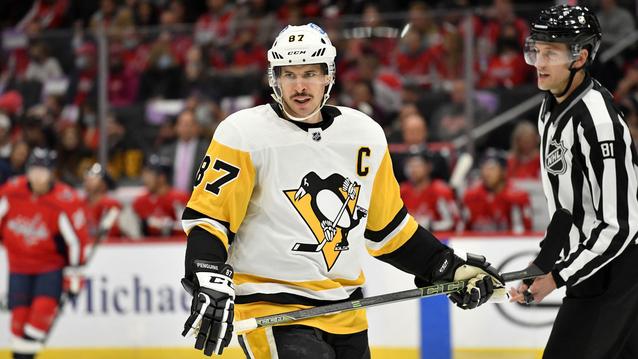 WASHINGTON, DC - NOVEMBER 14: Penguins center Sidney Crosby (87) waits for a face-off during the Pittsburgh Penguins versus Washington Capitals National Hockey League game on November 14, 2021 at Capital One Arena in Washington, D.C..
