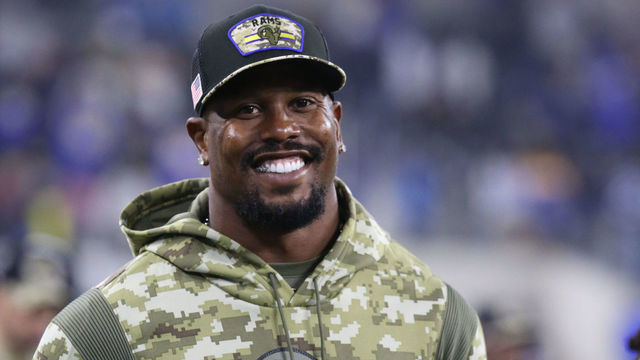 INGLEWOOD, CA - NOVEMBER 7: Los Angeles Rams linebacker Von Miller #40 smiles during the Tennessee Titans game versus the Los Angeles Rams game on November 7, 2021, at Sofi Stadium in Inglewood, CA.