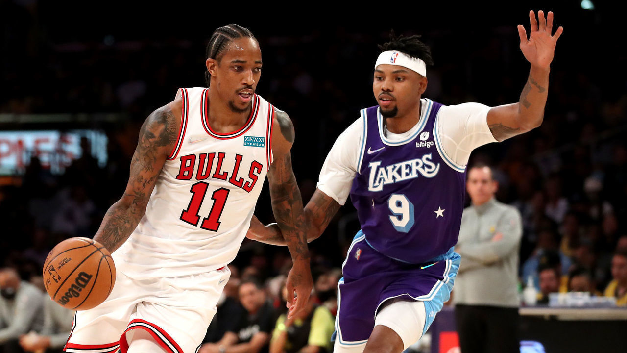 LOS ANGELES, CALIFORNIA - NOVEMBER 15: DeMar DeRozan #11 of the Chicago Bulls drives to the basket against Kent Bazemore #9 of the Los Angeles Lakers during the third quarter at Staples Center on November 15, 2021 in Los Angeles, California.