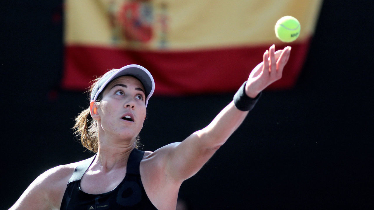 Spain's Garbine Muguruza serves the ball to Spain's Paula Badosa during the 2021 WTA Finals Tournament first singles semifinal match against Spain's Paula Badosa in Zapopan, Mexico, on November 16, 2021. - The WTA Tennis Tournament finals, which were originally to be held in China, bagan Wednesday in Zapopan due to the Covid-19 pandemic.