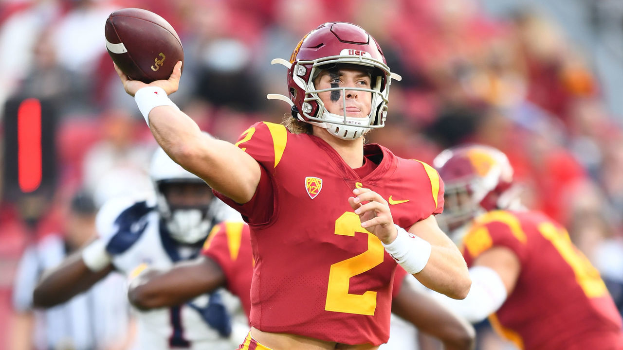 LOS ANGELES, CA - OCTOBER 30: USC Trojans quarterback Jaxson Dart (2) throws a pass during a college football game between the Arizona Wildcats and the USC Trojans on October 30, 2021, at Los Angeles Memorial Coliseum in Los Angeles, CA.