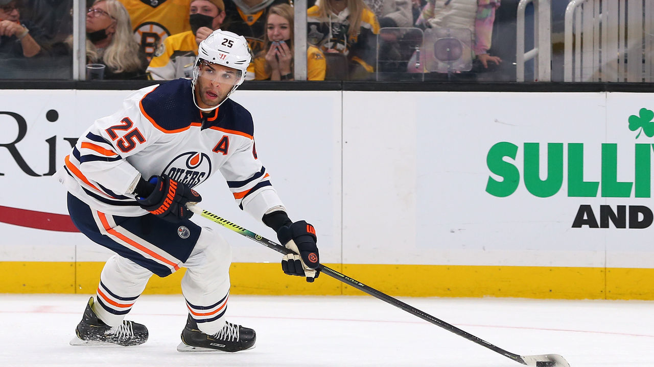 BOSTON, MA - NOVEMBER 11: Edmonton Oilers defenseman Darnell Nurse (25) skates with the puck during a NHL game between Edmonton Oilers and Boston Bruins on November 11, 2021, at TD Garden in Boston, MA.