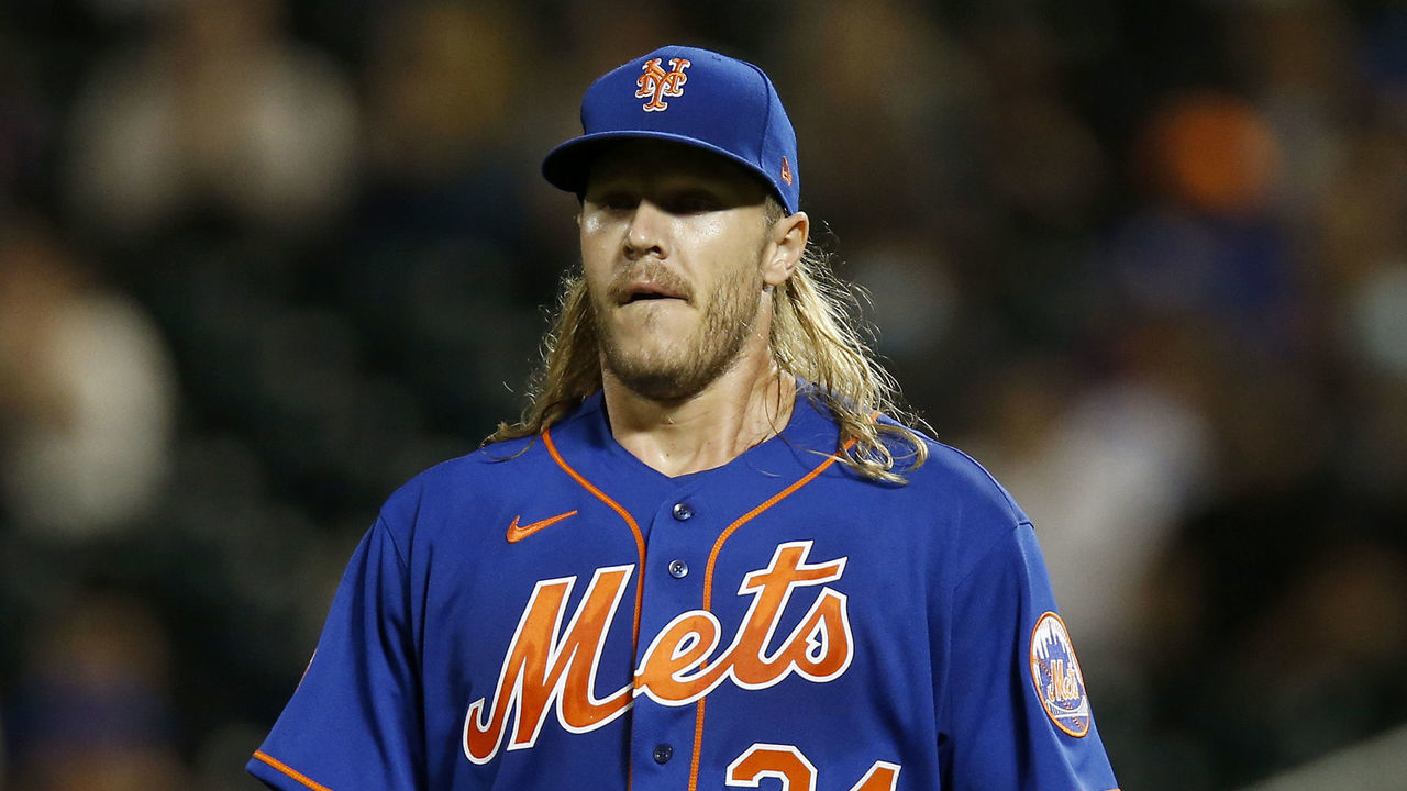 NEW YORK, NEW YORK - SEPTEMBER 28: Noah Syndergaard #34 of the New York Mets pitches during the first inning in game 2 of a double header against the Miami Marlins at Citi Field on September 28, 2021 in New York City. The Mets defeated the Marlins 2-1 in nine innings.
