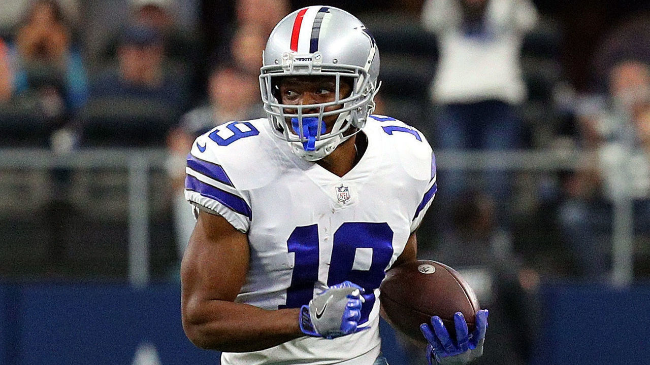ARLINGTON, TEXAS - NOVEMBER 07: Amari Cooper #19 of the Dallas Cowboys carries the ball after a reception against the Denver Broncos at AT&T Stadium on November 07, 2021 in Arlington, Texas.