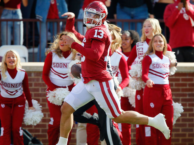 NORMAN, OK - NOVEMBER 20: Quarterback Caleb Williams #13 of the Oklahoma Sooners breaks free for a 74-yard run to score a touchdown against the Iowa State Cyclones in the first quarter at Gaylord Family Oklahoma Memorial Stadium on November 20, 2021 in Norman, Oklahoma.