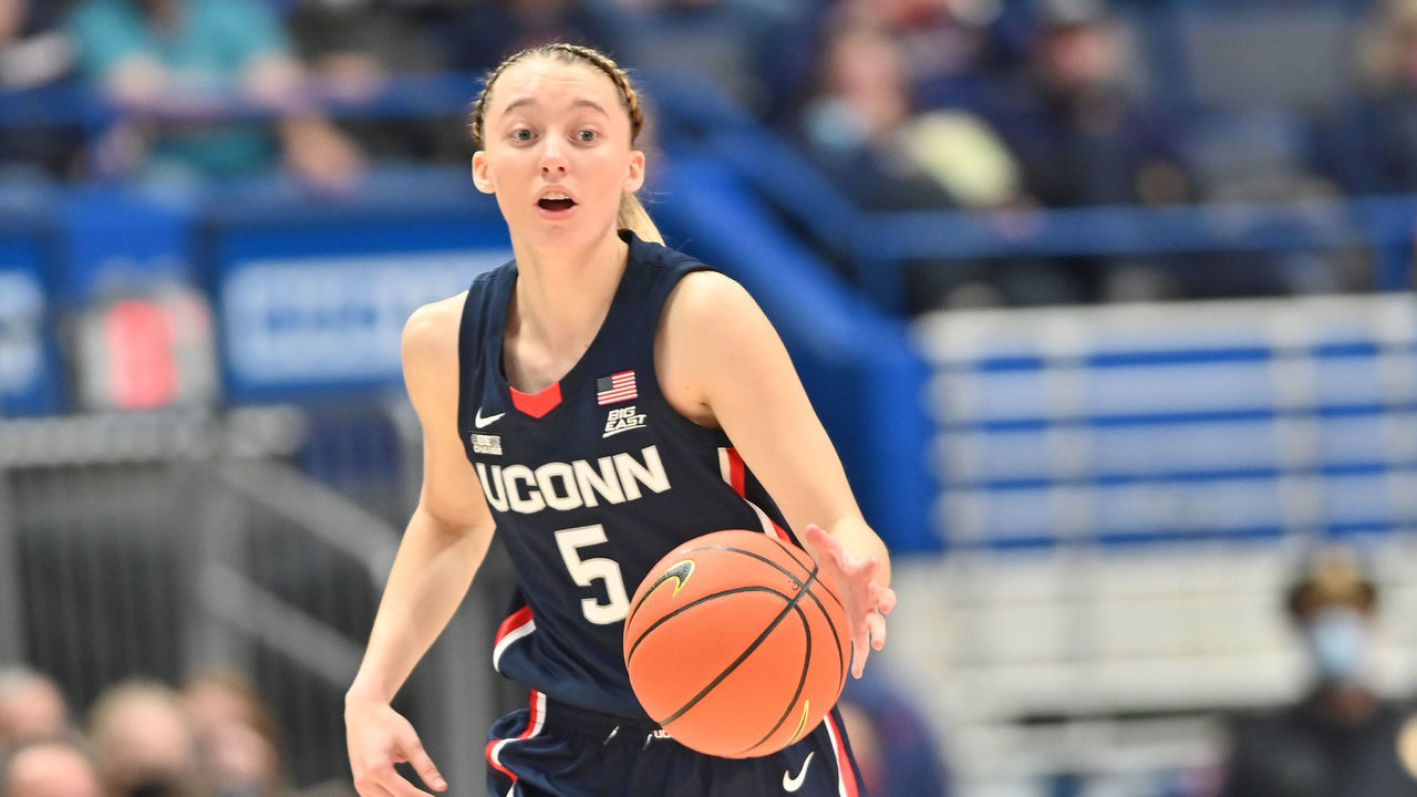 HARTFORD, CT - NOVEMBER 14: UConn Huskies guard Paige Bueckers (5) handles the ball during the game as the Arkansas Razorbacks take on the UConn Huskies during the women's college basketball game on November 14, 2021, at the XL Center in Hartford, Connecticut.