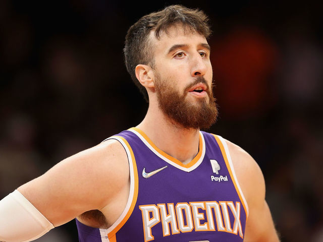 PHOENIX, ARIZONA - NOVEMBER 04: Frank Kaminsky #8 of the Phoenix Suns during the second half of the NBA game at Footprint Center on November 04, 2021 in Phoenix, Arizona. The Suns defeated the Rockets 123-111.