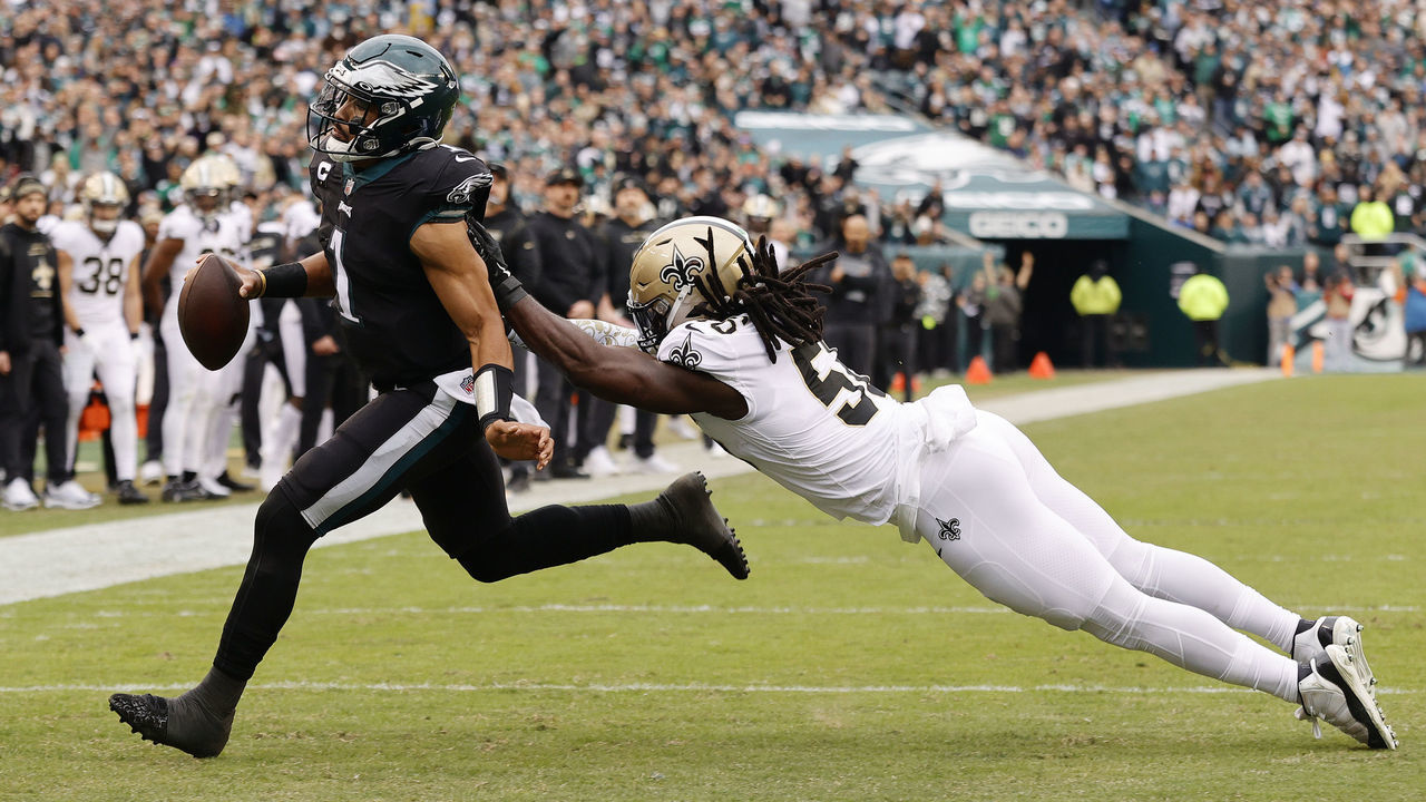 PHILADELPHIA, PENNSYLVANIA - NOVEMBER 21: Jalen Hurts #1 of the Philadelphia Eagles runs passed Demario Davis #56 of the New Orleans Saints for a touchdown during the first quarter at Lincoln Financial Field on November 21, 2021 in Philadelphia, Pennsylvania.