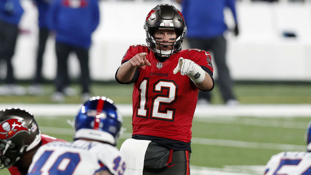 EAST RUTHERFORD, NEW JERSEY - NOVEMBER 02: (NEW YORK DAILIES OUT) Tom Brady #12 of the Tampa Bay Buccaneers in action against the New York Giants at MetLife Stadium on November 02, 2020 in East Rutherford, New Jersey. The Buccaneers defeated the Giants 25-23.