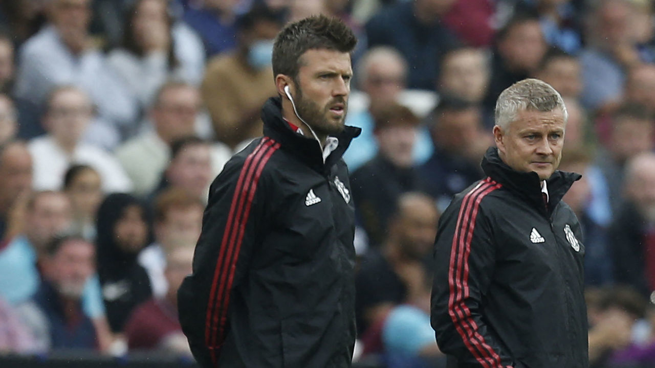Manchester United's English first-team coach Michael Carrick (L) and Manchester United's Norwegian manager Ole Gunnar Solskjaer (R) look on during the English Premier League football match between West Ham United and Manchester United at The London Stadium, in east London on September 19, 2021. - RESTRICTED TO EDITORIAL USE. No use with unauthorized audio, video, data, fixture lists, club/league logos or 'live' services. Online in-match use limited to 120 images. An additional 40 images may be used in extra time. No video emulation. Social media in-match use limited to 120 images. An additional 40 images may be used in extra time. No use in betting publications, games or single club/league/player publications.