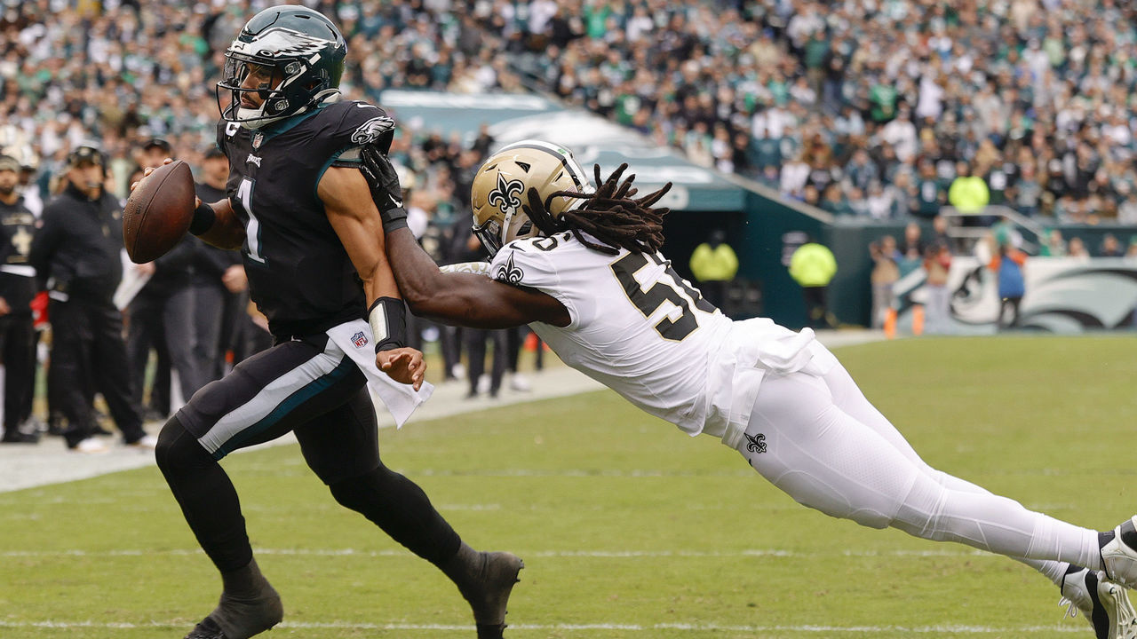 PHILADELPHIA, PENNSYLVANIA - NOVEMBER 21: Jalen Hurts #1 of the Philadelphia Eagles rushes for a touchdown past Demario Davis #56 of the New Orleans Saints at Lincoln Financial Field on November 21, 2021 in Philadelphia, Pennsylvania.