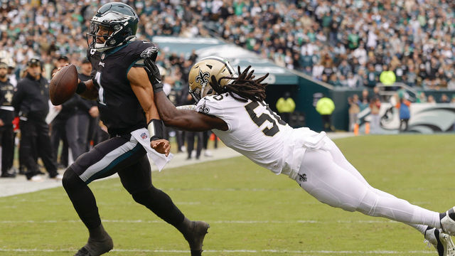 PHILADELPHIA, PENNSYLVANIA - NOVEMBER 21: Jalen Hurts #1 of the Philadelphia Eagles rushes for a touchdown past Demario Davis #56 of the New Orleans Saints at Lincoln Financial Field on November 21, 2021 in Philadelphia, Pennsylvania.
