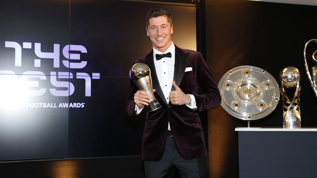 MUNICH, GERMANY - DECEMBER 17: Robert Lewandowski of FC Bayern Muenchen poses after winning the FIFA Men's Player 2020 trophy during the FIFA The BEST Awards ceremony on December 17, 2020 in Munich, Germany.