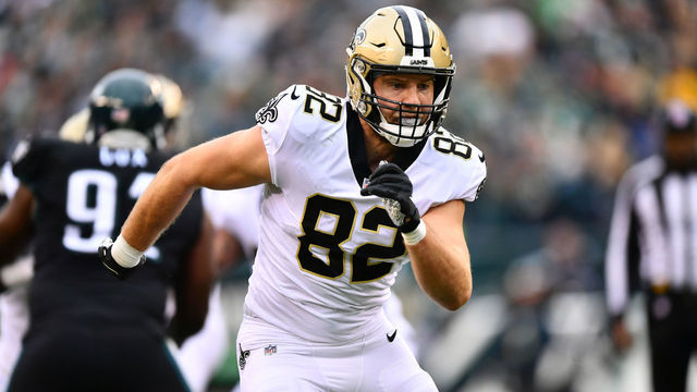 PHILADELPHIA, PA - NOVEMBER 21: New Orleans Saints Tight End Adam Trautman (82) runs a route for a touchdown in the first half during the game between the New Orleans Saints and Philadelphia Eagles on November 21, 2021 at Lincoln Financial Field in Philadelphia, PA.