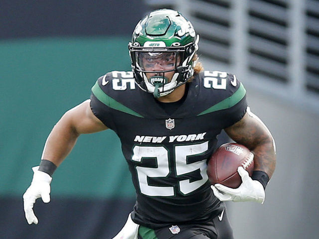 EAST RUTHERFORD, NEW JERSEY - OCTOBER 31: (NEW YORK DAILIES OUT) Ty Johnson #25 of the New York Jets in action against the Cincinnati Bengals at MetLife Stadium on October 31, 2021 in East Rutherford, New Jersey. The Jets defeated the Bengals 34-31.