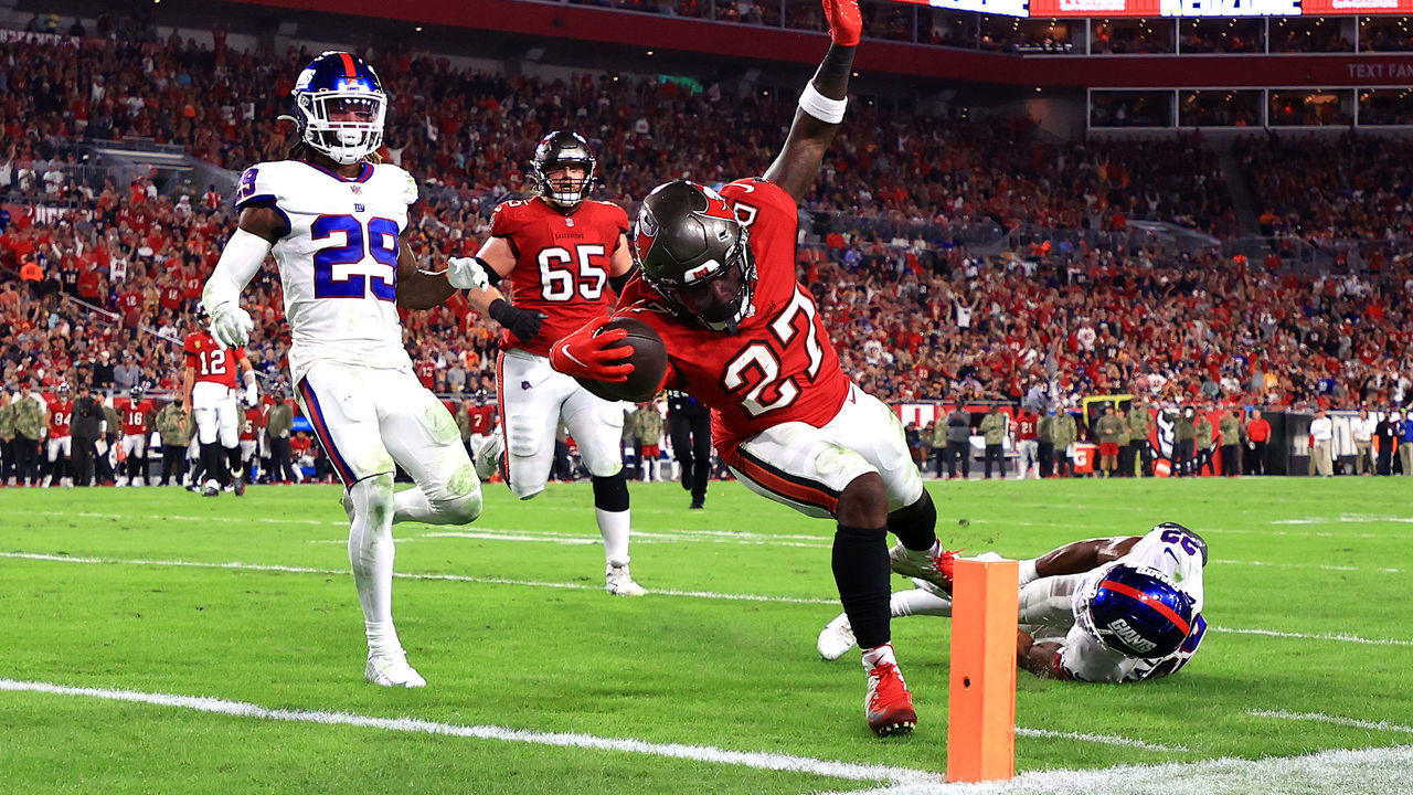 TAMPA, FLORIDA - NOVEMBER 22: Ronald Jones #27 of the Tampa Bay Buccaneers dives into the endzone for a touchdown in the second quarter of the game against the New York Giants at Raymond James Stadium on November 22, 2021 in Tampa, Florida.