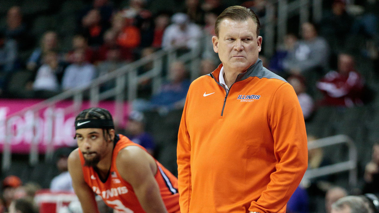 KANSAS CITY, MO - NOVEMBER 22: Illinois Fighting Illini head coach Brad Underwood on the sidelines during the game against the Cincinnati Bearcats on November 22nd, 2021 at the T Mobile Center in Kansas City, Missouri.
