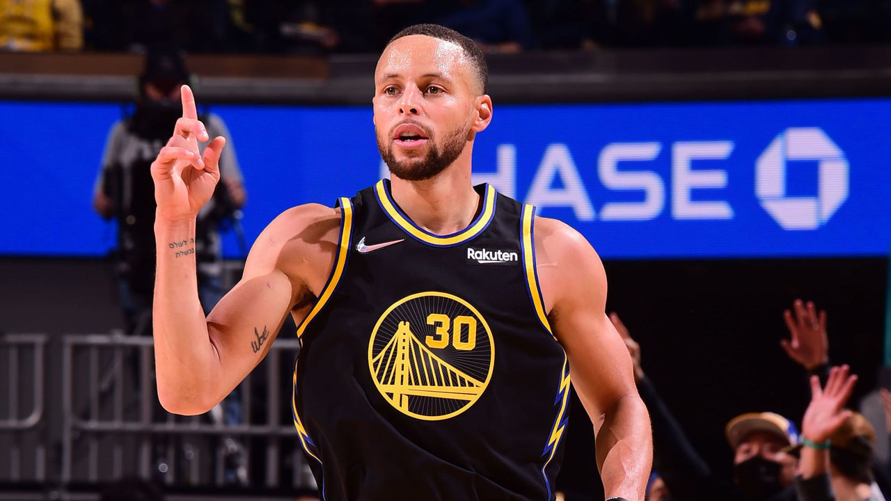 SAN FRANCISCO, CA - NOVEMBER 24: Stephen Curry #30 of the Golden State Warriors celebrates during the game against the Philadelphia 76ers on November 24, 2021 at Chase Center in San Francisco, California. NOTE TO USER: User expressly acknowledges and agrees that, by downloading and or using this photograph, user is consenting to the terms and conditions of Getty Images License Agreement. Mandatory Copyright Notice: Copyright 2021 NBAE