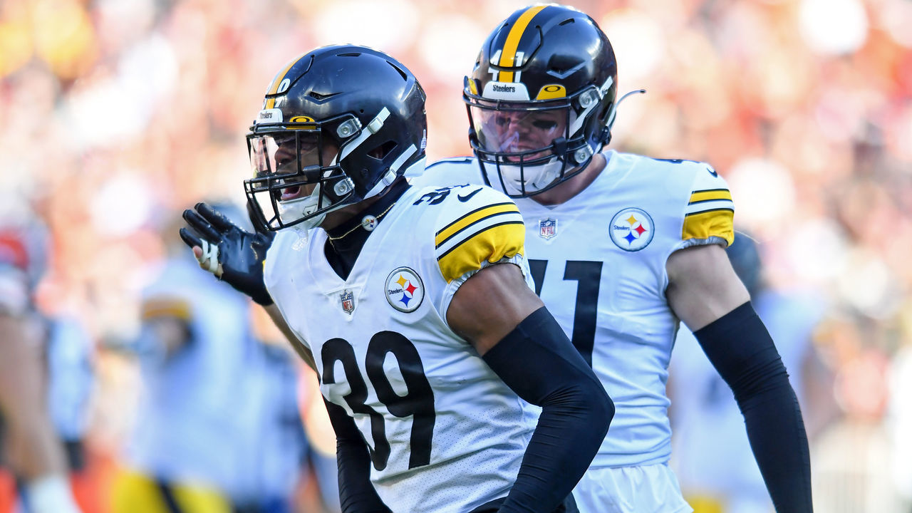 CLEVELAND, OH - OCTOBER 31: Minkah Fitzpatrick #39 of the Pittsburgh Steelers celebrates a stop on fourth down during the second half against the Cleveland Browns at FirstEnergy Stadium on October 31, 2021 in Cleveland, Ohio.