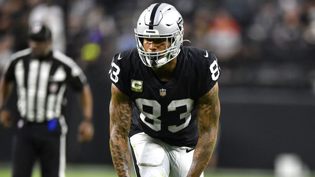 LAS VEGAS, NEVADA - NOVEMBER 21: Tight end Darren Waller #83 of the Las Vegas Raiders lines up during the second half of a game against the Cincinnati Bengals at Allegiant Stadium on November 21, 2021 in Las Vegas, Nevada. The Bengals defeated the Raiders 32-13.