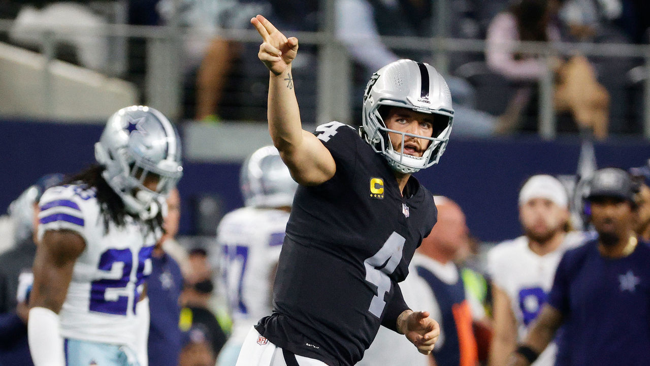 ARLINGTON, TEXAS - NOVEMBER 25: Derek Carr #4 of the Las Vegas Raiders celebrates during the third quarter of the NFL match between Las Vegas Raiders and Dallas Cowboys at AT&T Stadium on November 25, 2021 in Arlington, Texas.